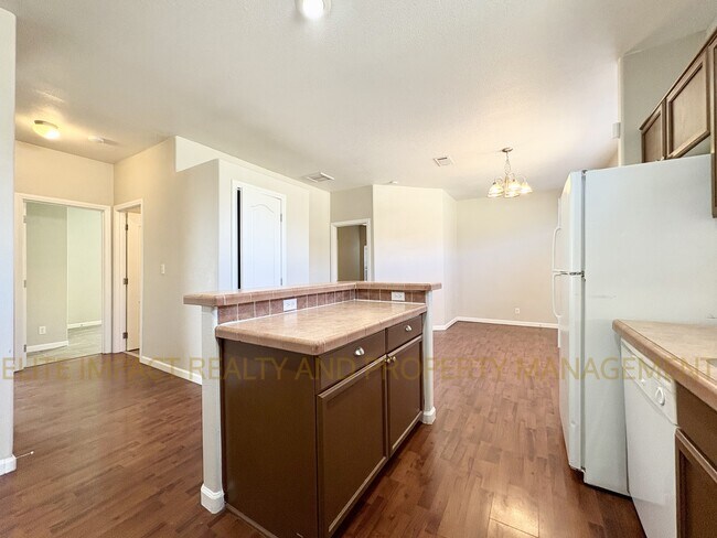 Building Photo - 4247 E White Water Dr