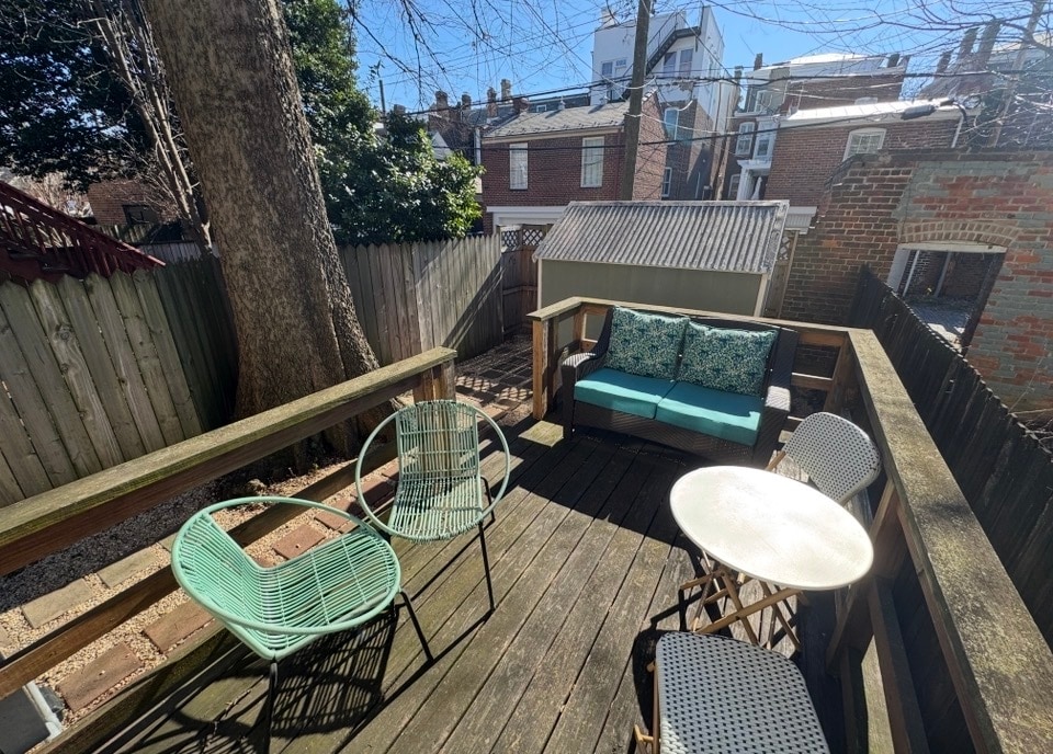 Courtyard Deck - 1843 W Grace St