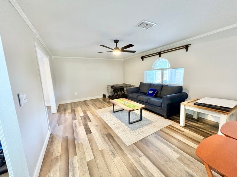 Building Photo - 2015 Canopy Dr