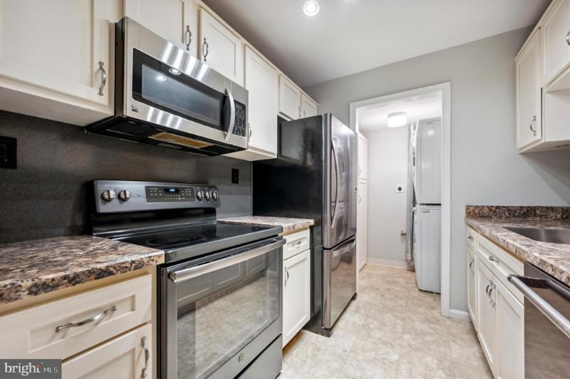 Building Photo - 70 Le Forge Ct