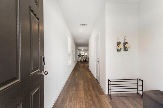 Building Photo - 14483 Cedar Ledge Ln