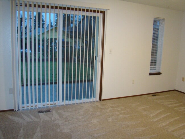 Building Photo - Spacious 1 Bedroom House!