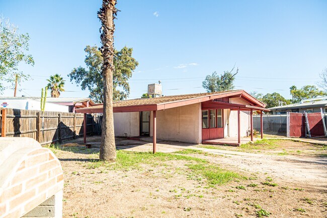 Building Photo - 2317 S Forgeus Ave