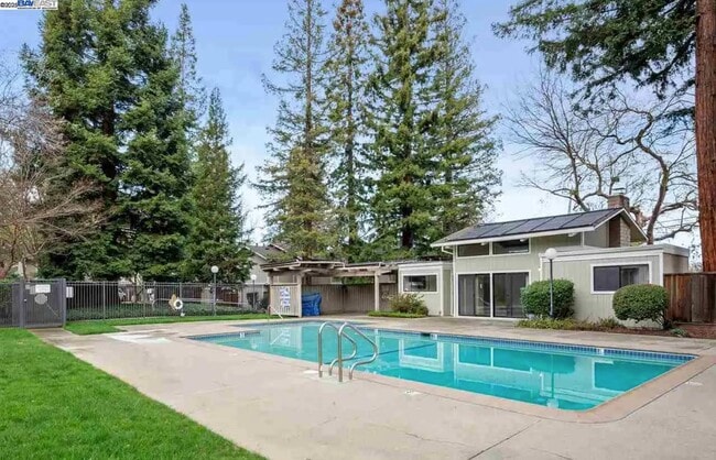 Building Photo - 1133 San Ramon Valley Blvd