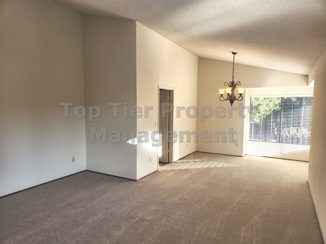Building Photo - Spacious 4 Bed/2 Bath /1,970 square foot h...