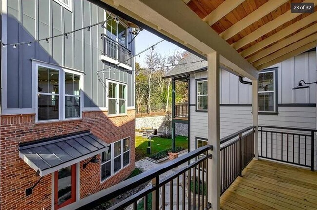 Building Photo - 3809 Valley View Rd