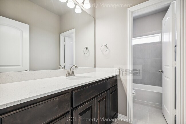 Building Photo - 209 Cedar Elm Ln