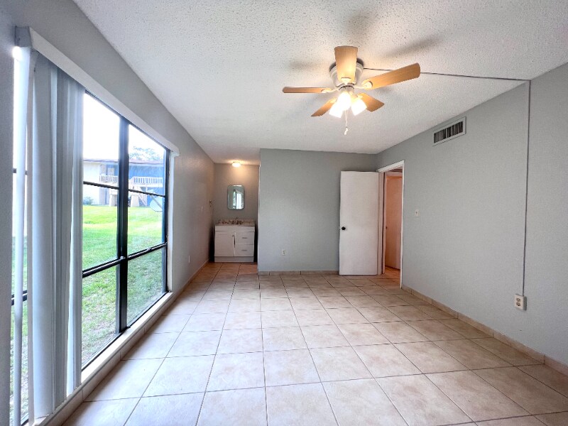 Building Photo - 2811 SW Archer Rd