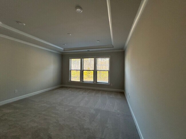 Building Photo - 450 Bandon Wy