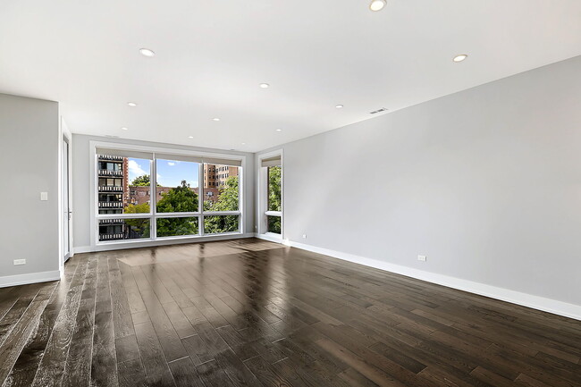 Building Photo - 6157 N Kenmore Ave