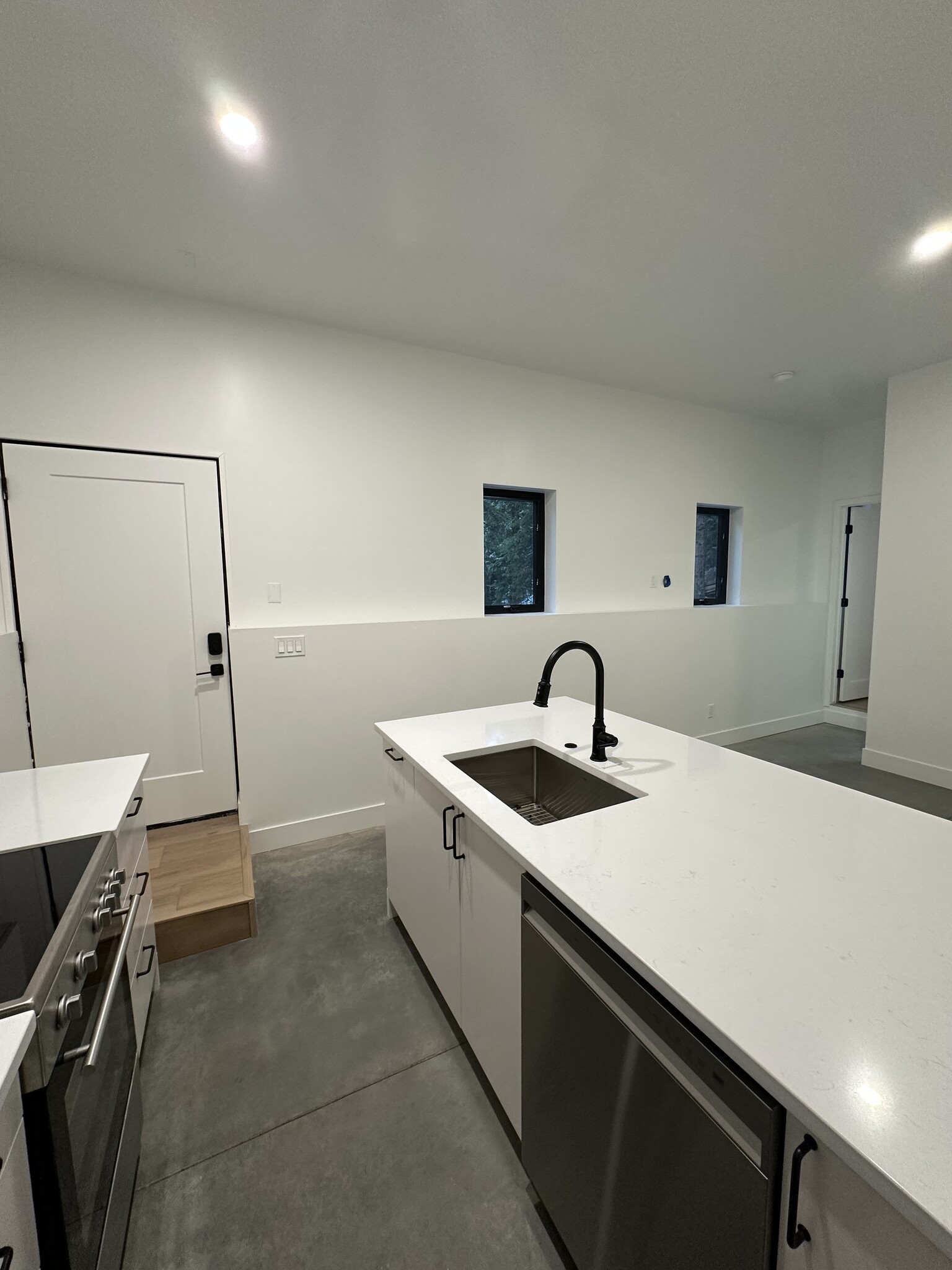 Building Photo - 505 Co Rd 528