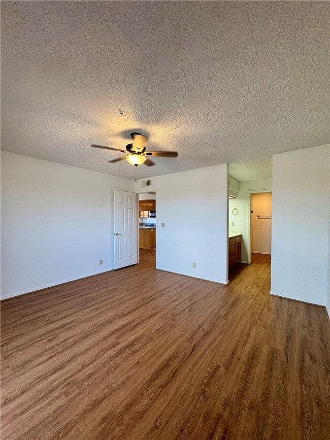 Building Photo - 2022 Merrill Ln