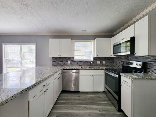 Building Photo - RECENTLY REMODELED HOME IN LA MARQUE