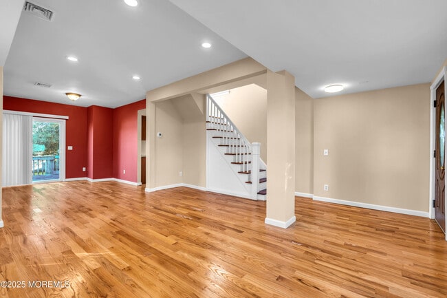 Building Photo - 493 Sairs Ave