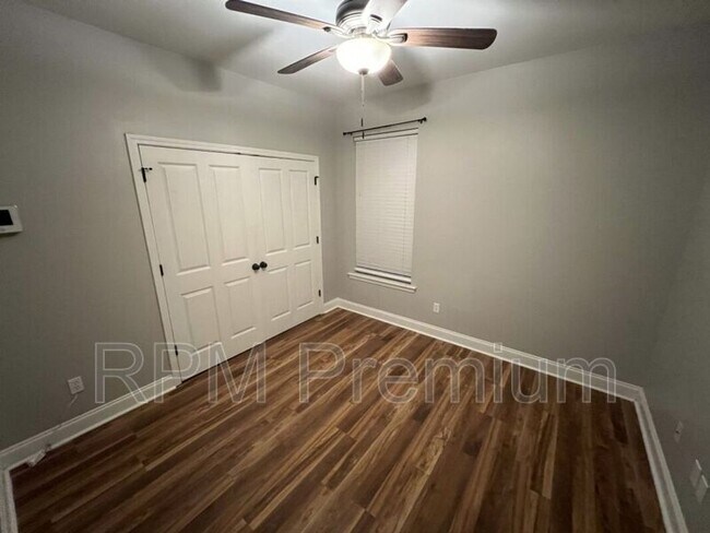 Building Photo - 8429 Florida Blvd