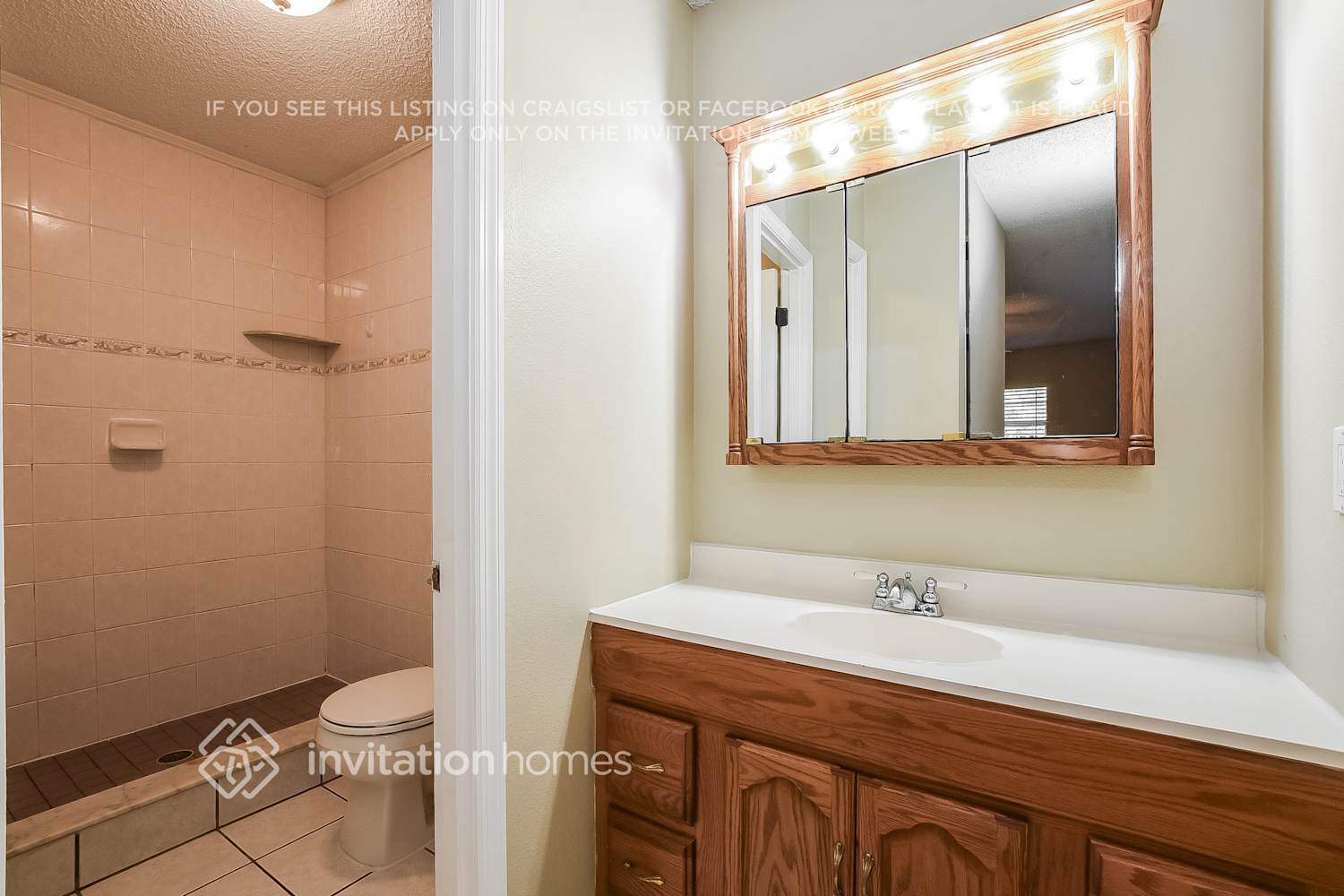 Building Photo - 712 Vassar Rd