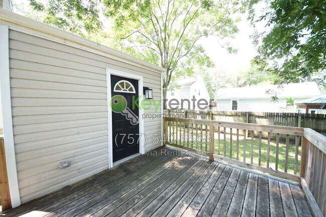 Building Photo - 3742 Atterbury St