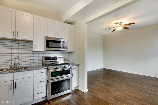 Building Photo - 2655 W Leland Ave