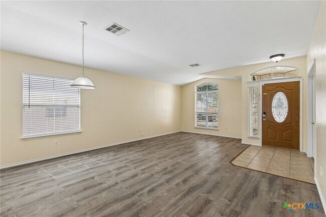 Building Photo - 1512 Sweet Leaf Ln