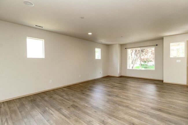 Building Photo - Fantastic DuPont Rambler with AC and Sprinkler System