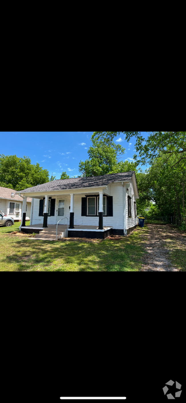 Building Photo - 2-Bedroom with Hardwood Floors in Stillwat...