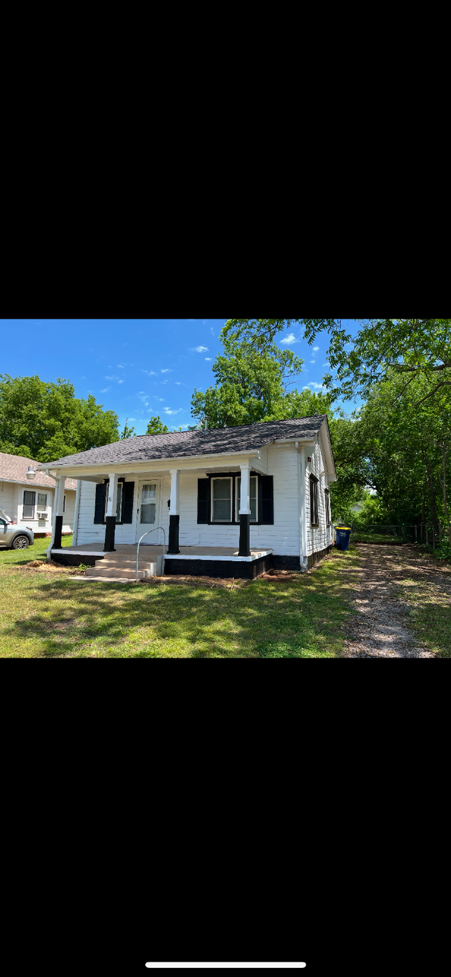 Primary Photo - 2-Bedroom with Hardwood Floors in Stillwat...