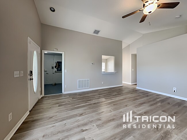 Building Photo - 8704 Persea Ct
