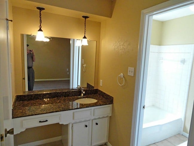 Building Photo - 16338 Autumn Wind Dr