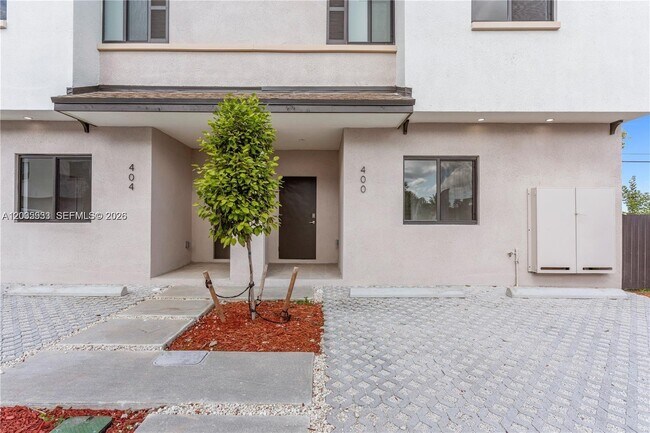 Building Photo - 413 W Palm Dr