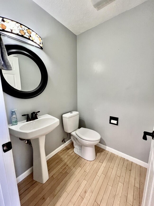 Building Photo - 229 Palisades Dr