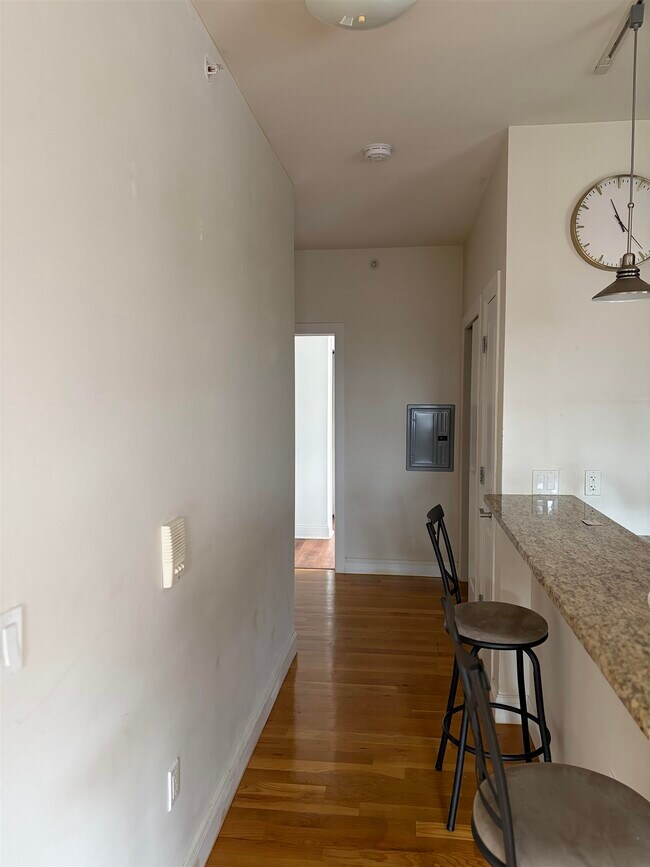 Building Photo - 5501 Hudson Ave
