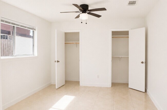 Building Photo - 11118 High Star Dr
