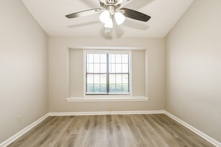 Building Photo - 7786 Hickory Meadow Rd