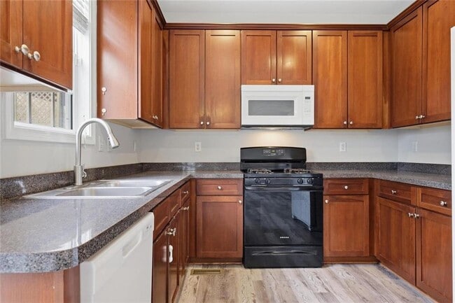 Building Photo - 1849 Spring Ave NW