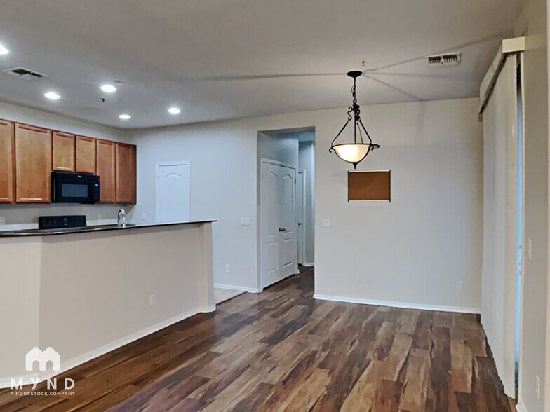 Building Photo - 1409 N 81st Dr