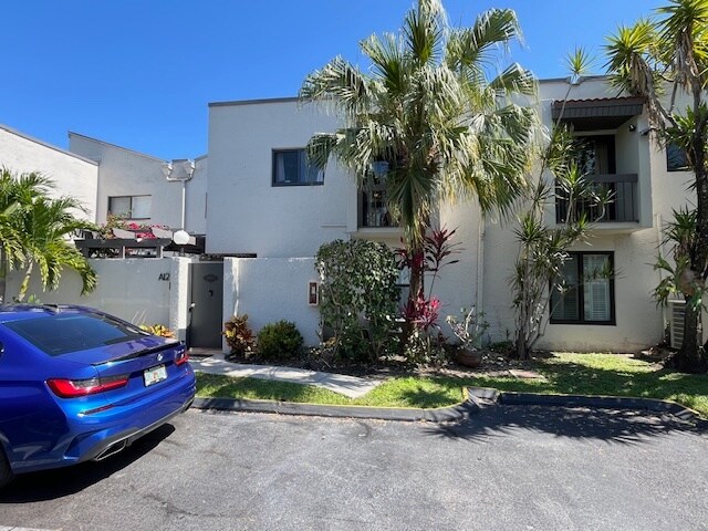 Building Photo - 4722 SW 67th Ave