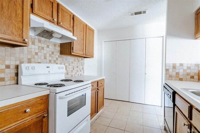 Building Photo - 23393 Nameless Rd