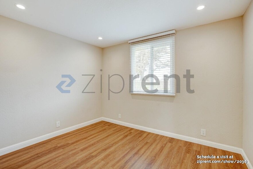 Building Photo - Unit