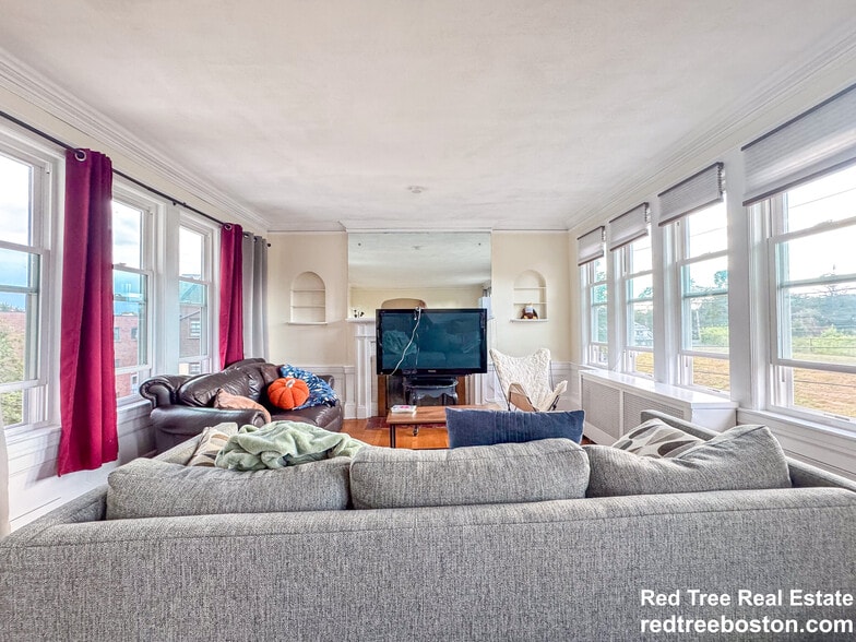 Unit 2 - 28 Manet Rd