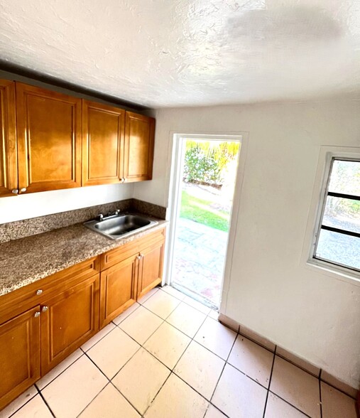 Building Photo - 3149 Center St