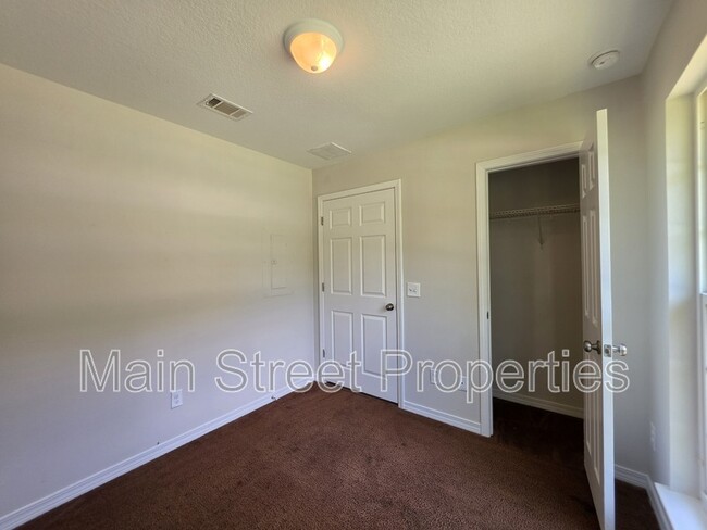 Building Photo - 8510 Pond Ave