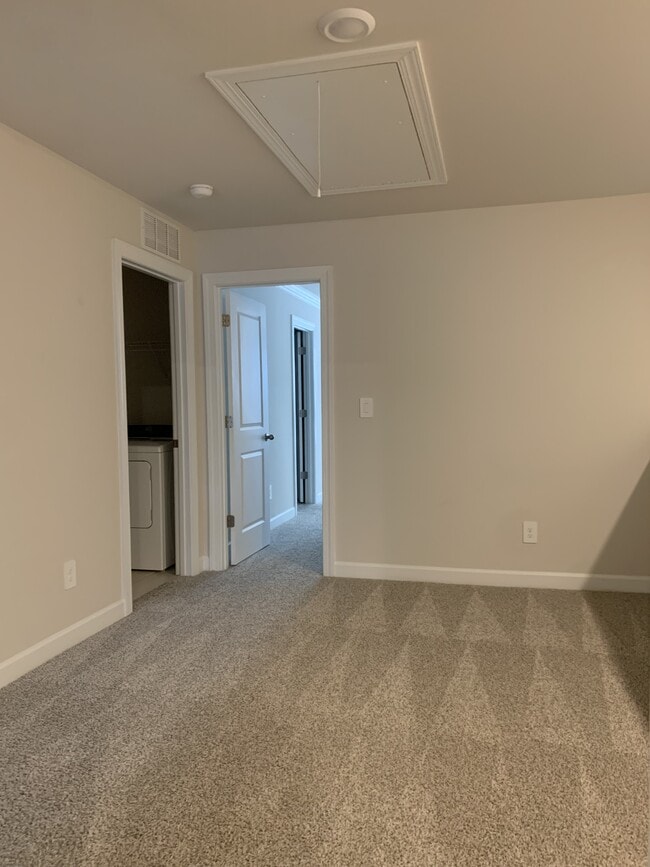 Building Photo - 1624 Vlg Grv Ln