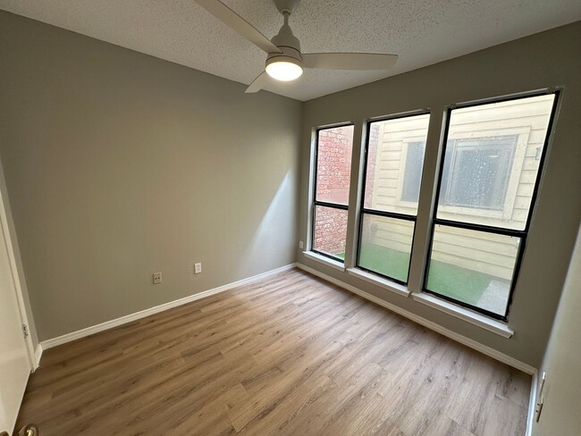 Building Photo - 4738-4740 Berridge Lane