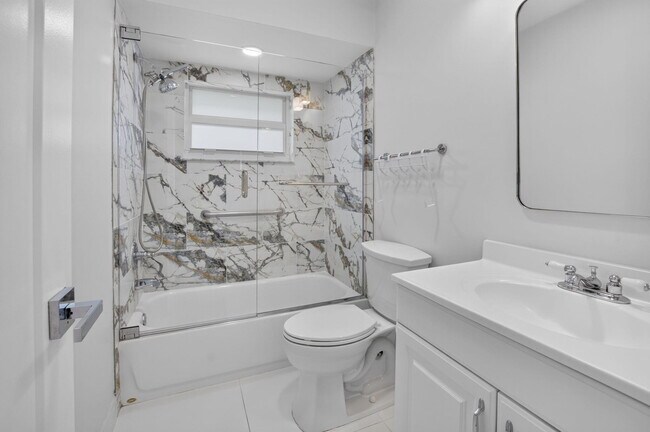 Building Photo - 787 Havana Dr