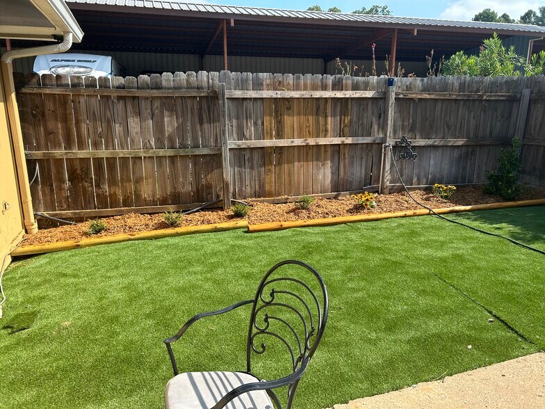 Privacy fence - 17140 FM 344 W