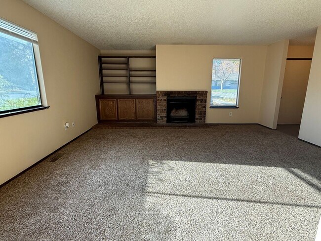 Building Photo - 925 Gellatly St