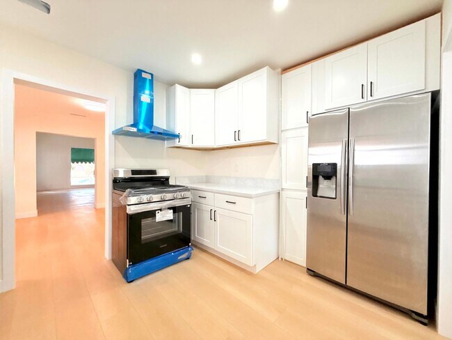 Building Photo - 6130 Whitsett Ave