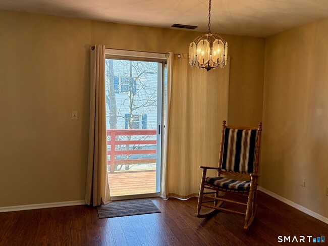 Building Photo - 146 Carriage Path S