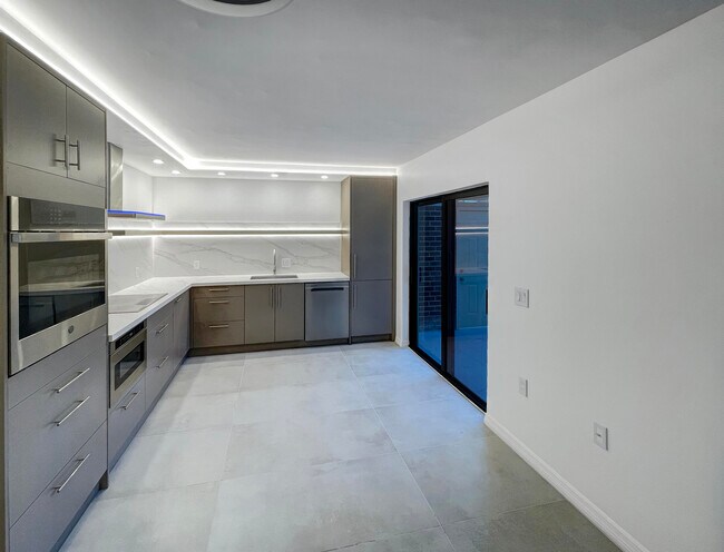 Building Photo - 1315 13th Terrace