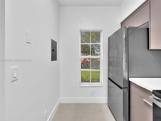 Building Photo - 8 Key W Ct